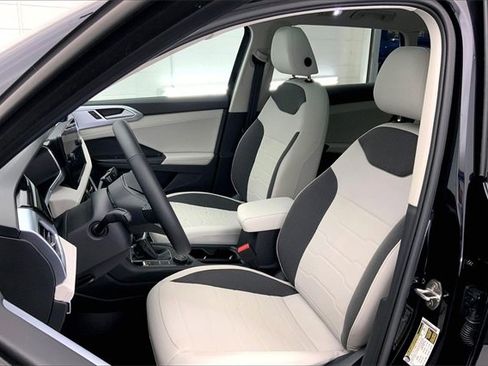Used 2025 Volkswagen Taos SE image 25