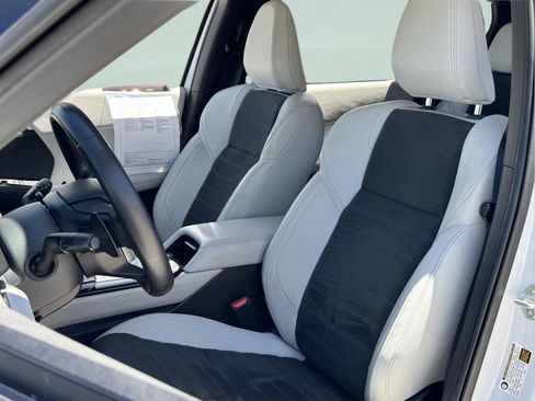 Used 2025 Mitsubishi Outlander SE FWD image 28