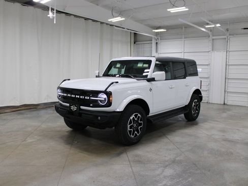 New 2025 Ford Bronco Outer Banks image 3