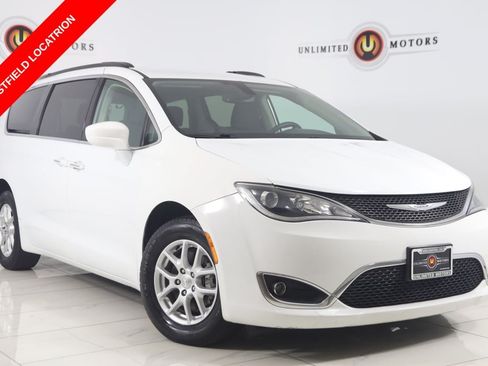 Used 2020 Chrysler Pacifica Touring FWD image 1