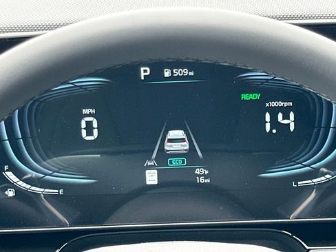 New 2025 Kia Niro EX image 17