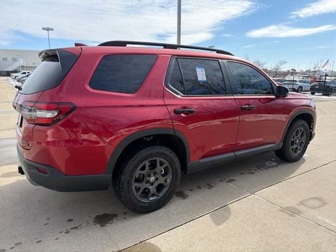 Certified 2025 Honda Pilot TrailSport image 5