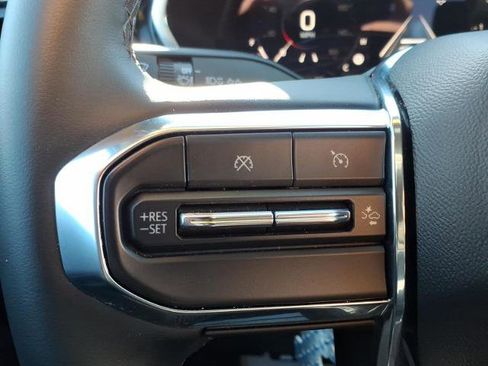 Used 2025 GMC Canyon Elevation image 16