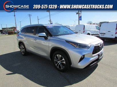 Used 2023 Toyota Highlander XLE