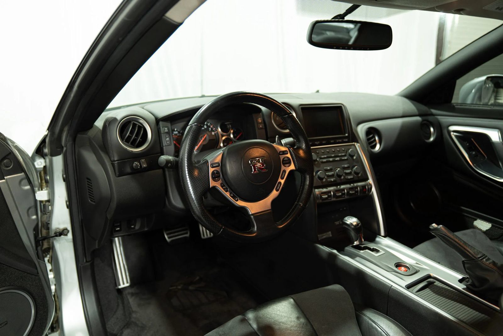 Used 2009 Nissan GT-R Premium AWD/4WD image 11