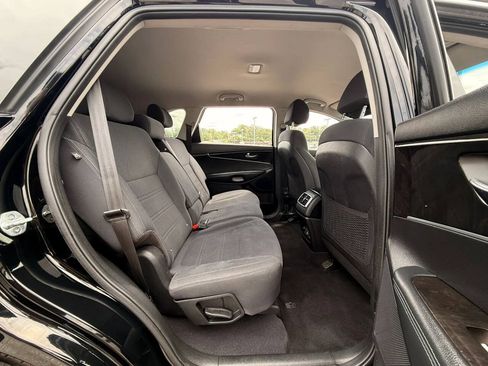 Used 2018 Kia Sorento FWD image 10