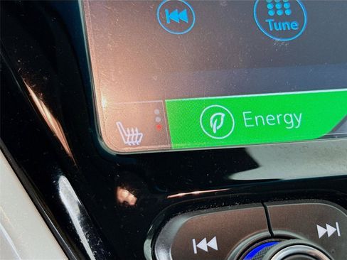 Used 2019 Chevrolet Bolt Premier w/ Infotainment Package FWD image 21