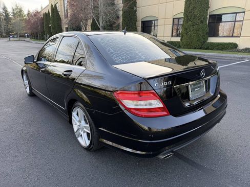 Used 2011 Mercedes-Benz C 300 4MATIC Sedan image 9