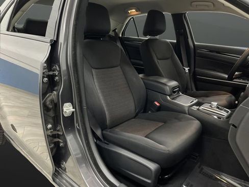 Used 2023 Chrysler 300 Touring w/ Sport Appearance Package image 27