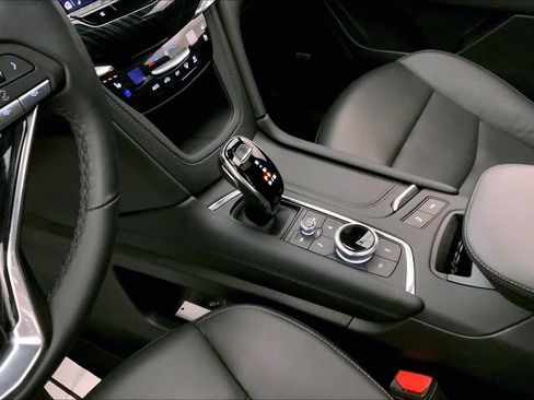 Used 2024 Cadillac XT6 Premium Luxury w/ Technology Package AWD/4WD image 22