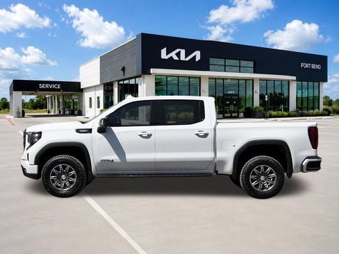 Used 2022 GMC Sierra 1500 AT4 w/ AT4 Preferred Package AWD/4WD image 8