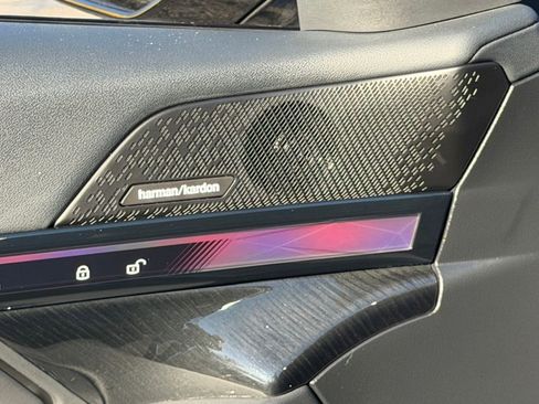 Used 2025 BMW i5 xDrive40 w/ M Sport Package image 17