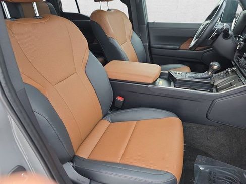 Certified 2024 Lexus GX 550 w/ Cold Area Package AWD/4WD image 10