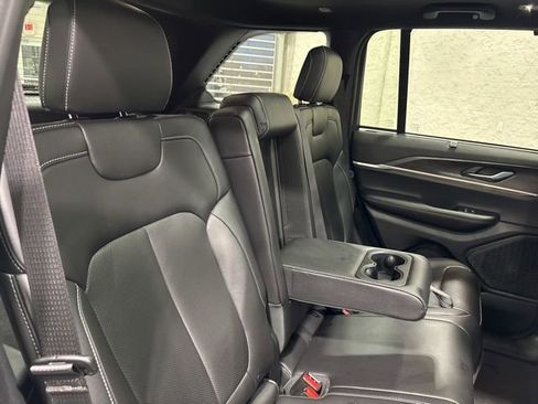 Used 2025 Jeep Grand Cherokee Limited w/ Luxury Tech Group II image 26