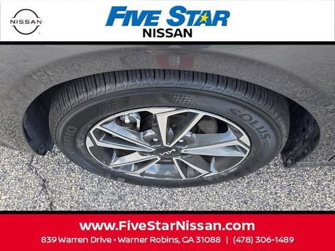 Used 2024 Kia Forte LXS FWD image 17