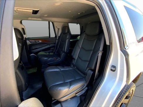 Used 2019 Cadillac Escalade Premium Luxury AWD/4WD image 21