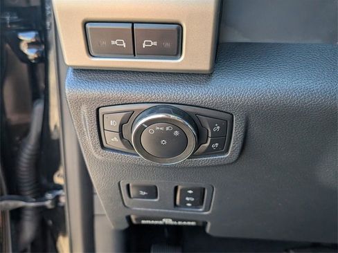 Used 2022 Ford F350 Lariat w/ Lariat Ultimate Package image 29