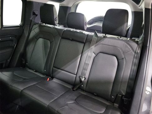 New 2024 Land Rover Defender 110 SE image 22
