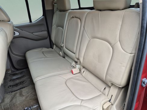 Used 2014 Nissan Frontier SL RWD image 17