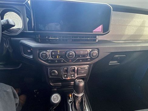 Used 2024 Jeep Wrangler Sport S image 19