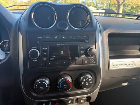 Used 2014 Jeep Compass Latitude w/ Sun/Sound Group image 15