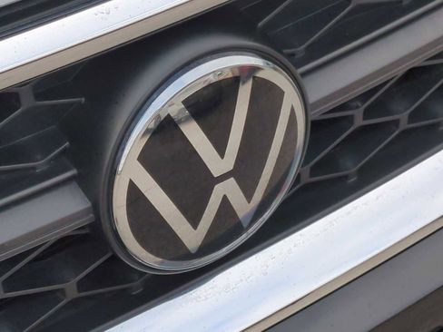 Used 2024 Volkswagen Taos SE image 30