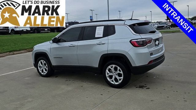 Used 2024 Jeep Compass Latitude AWD/4WD image 6