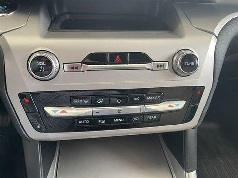 Used 2022 Ford Explorer XLT w/ Equipment Group 202A image 17