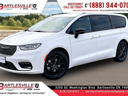 New 2026 Chrysler Pacifica Select