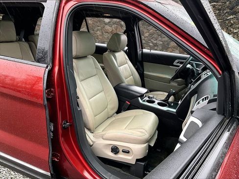 Used 2014 Ford Explorer XLT w/ Equipment Group 202A image 7