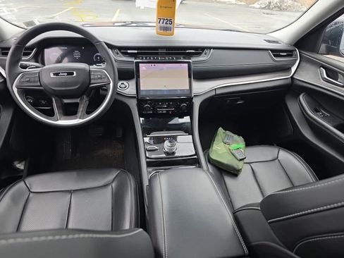 Used 2023 Jeep Grand Cherokee L Limited w/ Luxury Tech Group II image 10