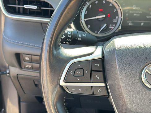 Used 2022 Toyota Highlander XLE image 13
