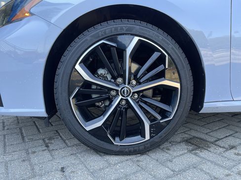 Used 2023 Nissan Altima 2.5 SR image 11