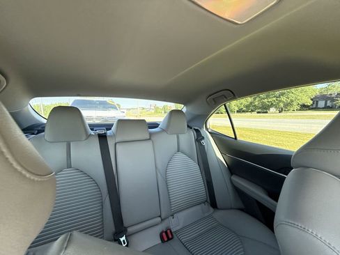 Used 2019 Toyota Camry SE FWD image 32