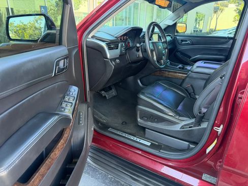 Used 2017 Chevrolet Suburban LT w/ Luxury Package image 9