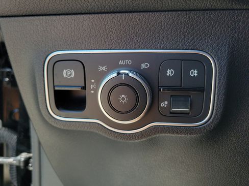 Used 2024 Mercedes-Benz GLB 250 image 25