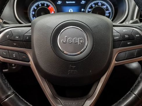 Used 2021 Jeep Cherokee Latitude Lux w/ Comfort/Convenience Group AWD/4WD image 12