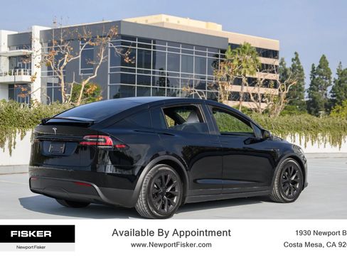 Used 2024 Tesla Model X image 2