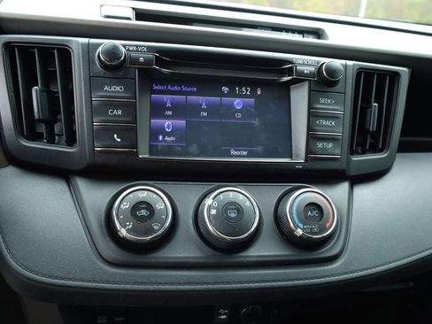 Used 2017 Toyota RAV4 LE image 19