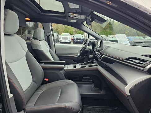 Used 2022 Toyota Sienna XSE image 9