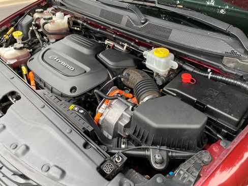 Used 2018 Chrysler Pacifica Limited FWD image 20