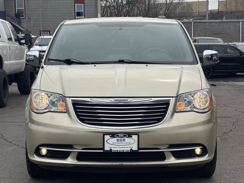 Used 2012 Chrysler Town & Country Touring-L w/ Trailer Tow Group image 3