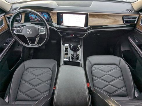 Used 2025 Volkswagen Atlas SE image 17