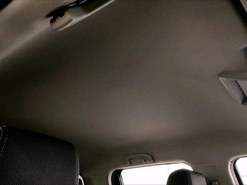 Used 2024 Nissan Frontier SV w/ SV Convenience Package image 21