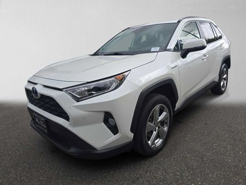 Used 2021 Toyota RAV4 XLE Premium AWD/4WD image 7