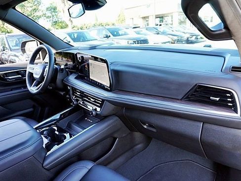 Used 2025 Chevrolet Tahoe LT AWD/4WD image 11
