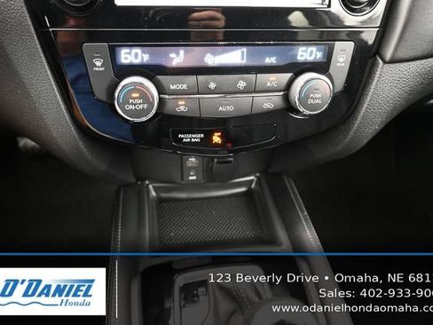 Used 2017 Nissan Rogue SL w/ SL Premium Package AWD/4WD image 32
