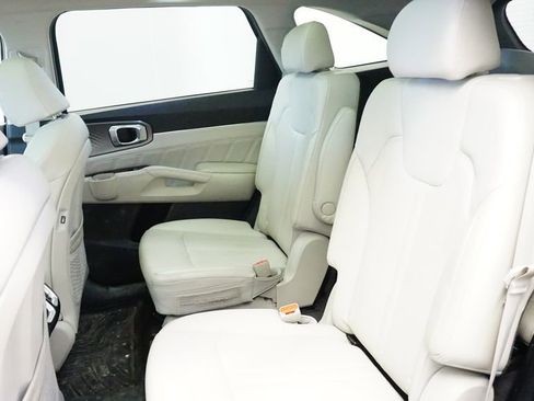 Used 2023 Kia Sorento SX image 21