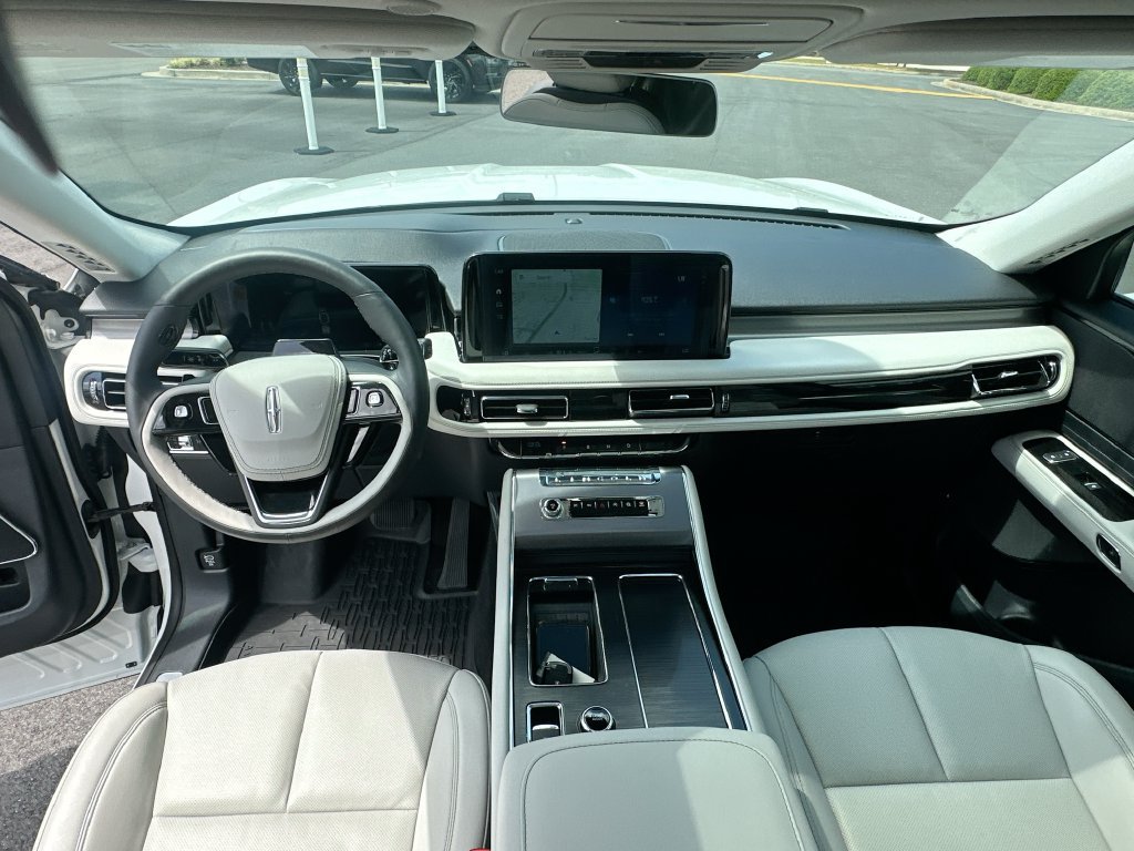 Certified 2026 Lincoln Aviator 2WD image 3