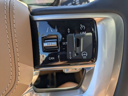 New 2026 Land Rover Range Rover Long Wheelbase SE image 17